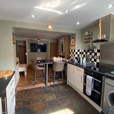 Outskirts Of Ulverston, Entire Cottage - Sleeps 4 Eksteriør billede