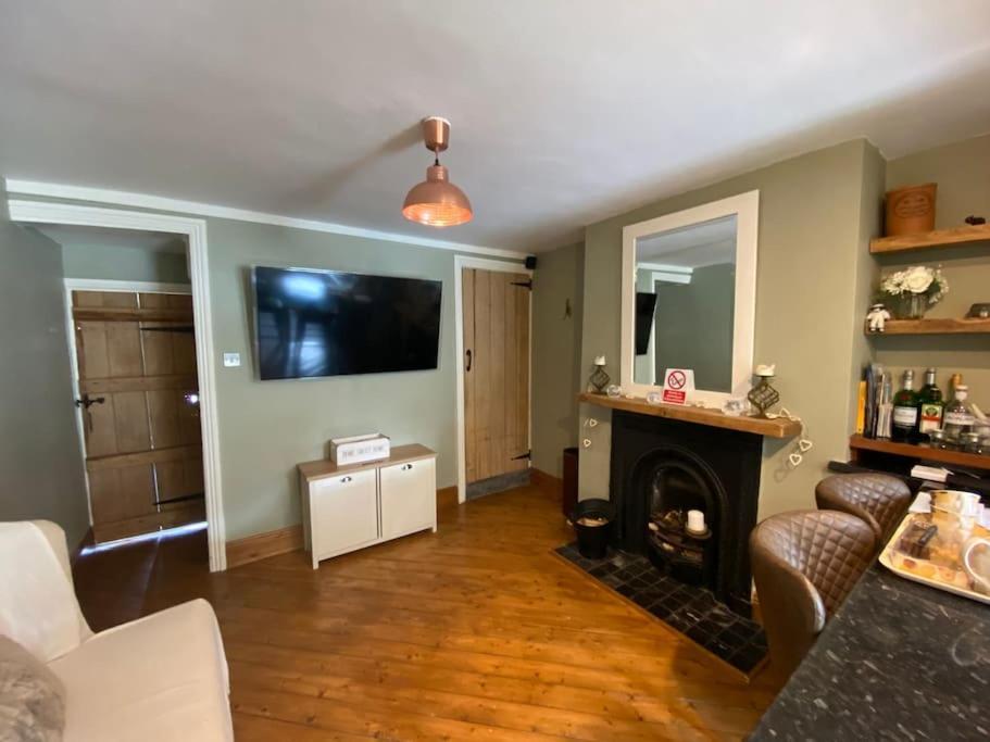 Outskirts Of Ulverston, Entire Cottage - Sleeps 4 Eksteriør billede